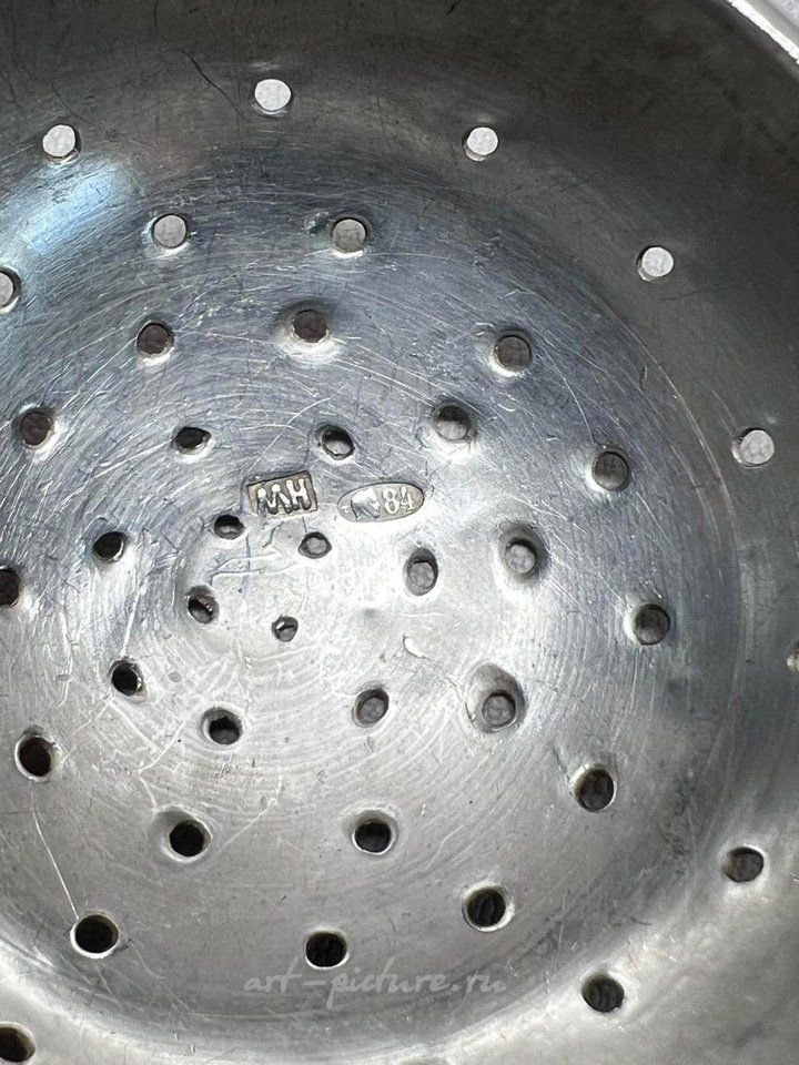 Русское серебро , Два императорских русских серебряных дуршлага