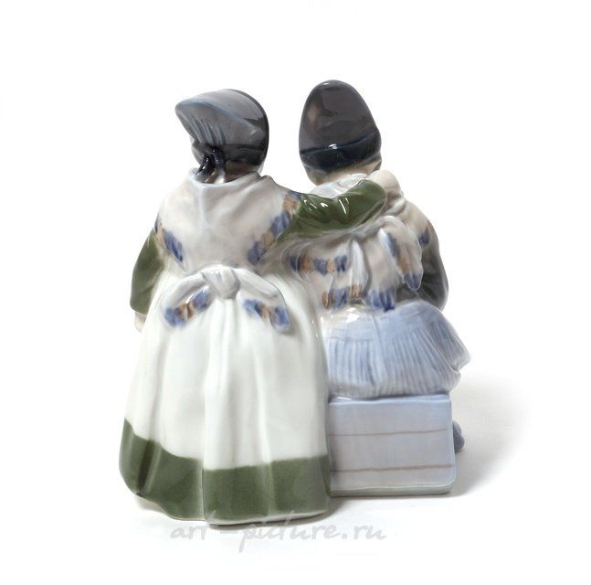 Пара девочек. Дания, г. Копенгаген, Royal Copenhagen