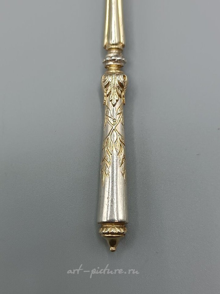 Русское серебро , Сервиз для льда из серебра и вермей в русском стиле с витиеватыми ложечками.