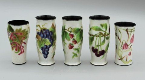 Русское серебро, Михаил Исаков, комплект из пяти русских серебряных и эмалированных рюмок/стаканчиков