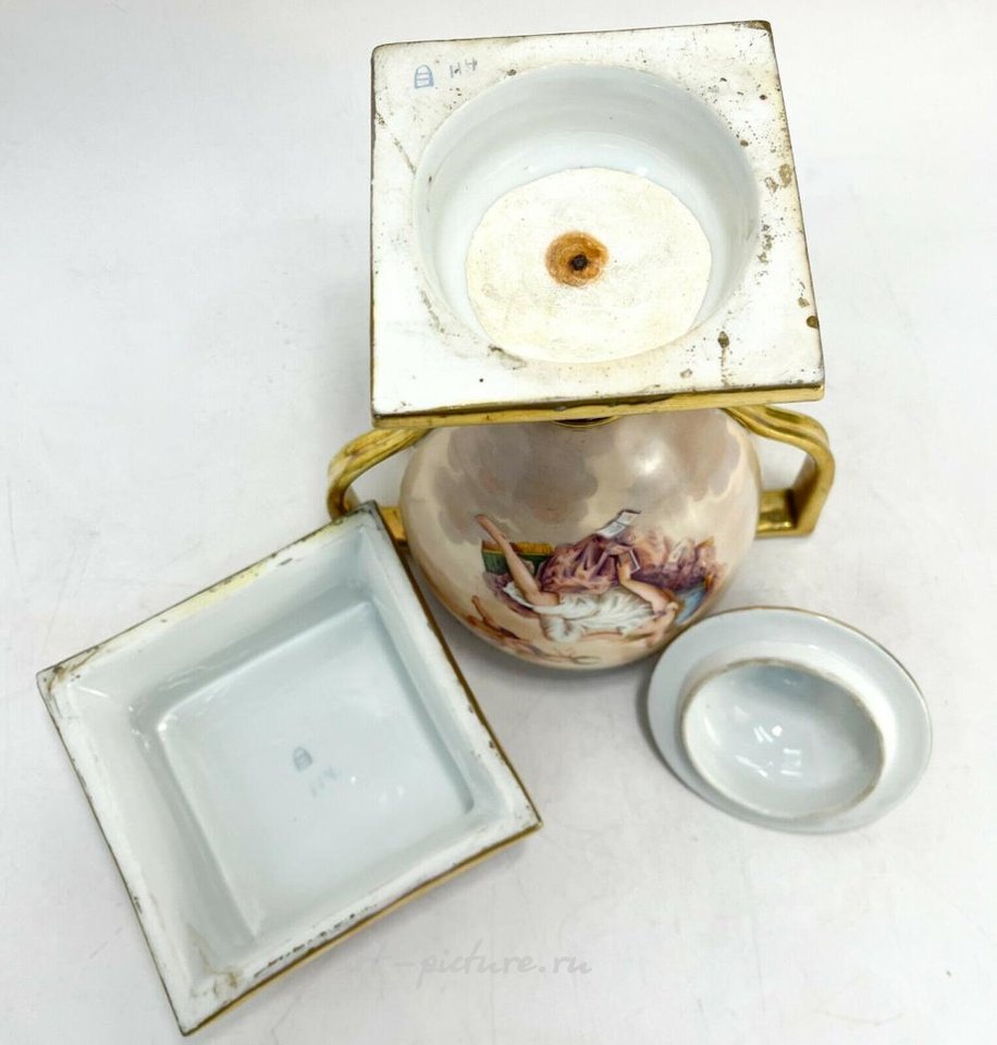 Royal Vienna , Роскошная австрийская ваза из фарфора, сделанная вручную, около 1910 года