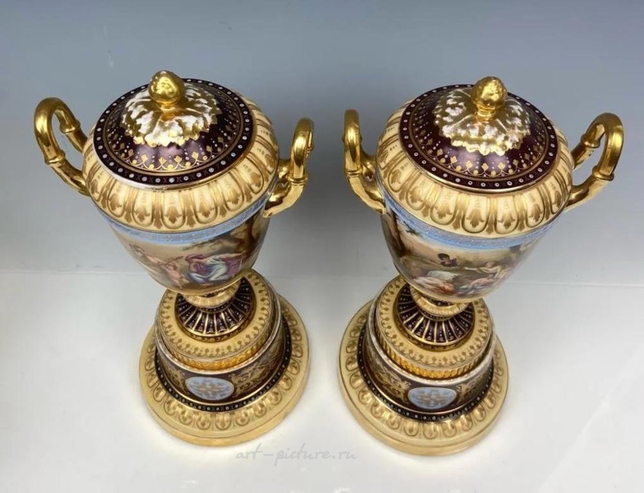 Royal Vienna , Фарфоровые вазы "Королевская Вена" XIX века