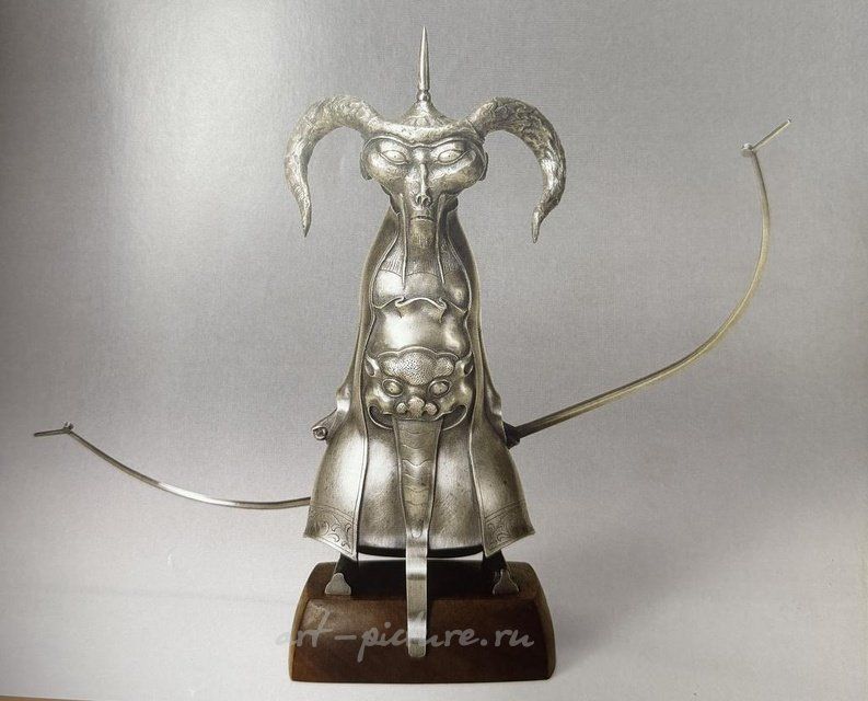 Статуэтка Даши Намдакова "Вельможа"