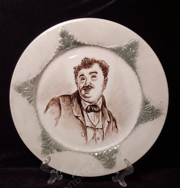 Декоративная тарелка серия: "Знакомые всё лица"... Гоголевские типы Боклевского на декоративном фарфоре фабрики Гарднера