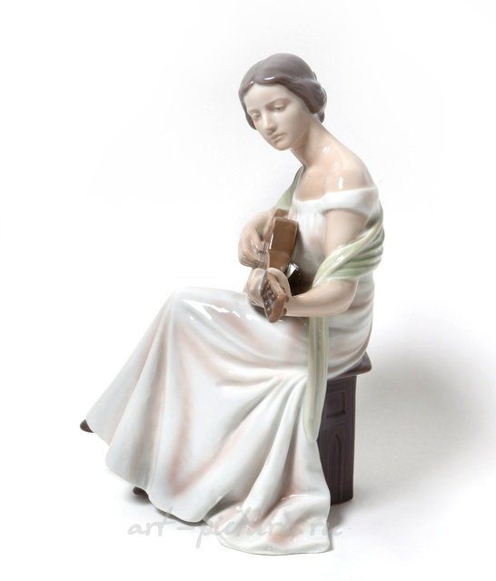 Девушка с гитарой