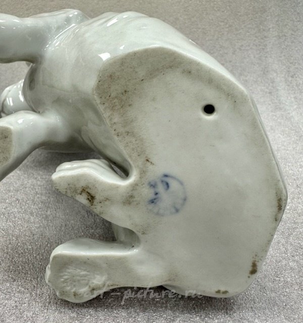 Грустная собака, HEUBACH, ГЕРМАНИЯ