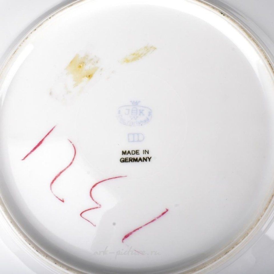 Royal Vienna , Фарфоровые тарелки Royal Vienna: группировка из трех кабинетных тарелок