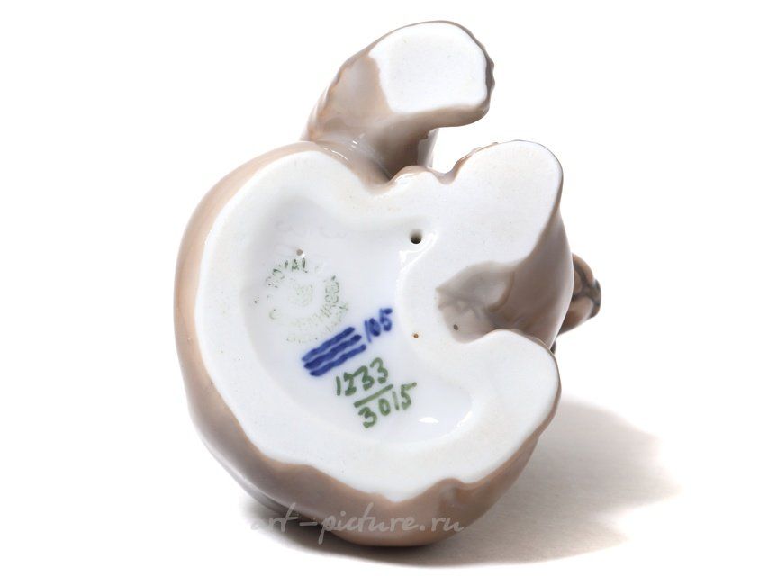 蹲着的熊。丹麦，哥本哈根，皇家哥本哈根，1923-1928年。