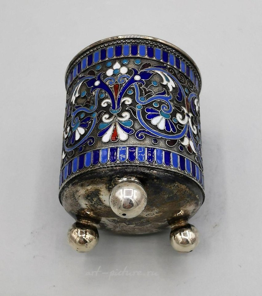 Русское серебро , Русская чашка в технике клоизоне