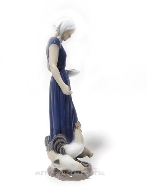 喂鸟的女孩。丹麦，哥本哈根，Bing & Grondahl