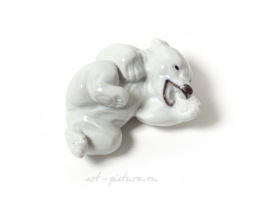 Белый полярный медвежонок. Дания, г. Копенгаген, Royal Copenhagen