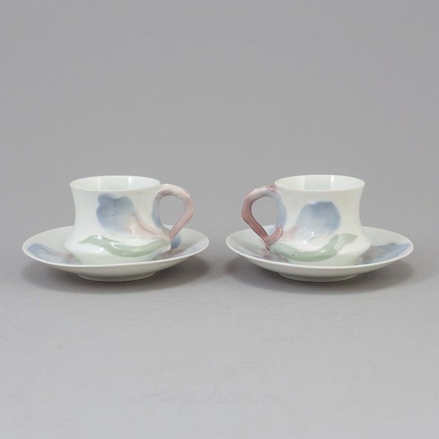 Фарфоровые кофейные пары с ирисами. Модерн. Ручная подглазурная роспись.  Швеция, Rörstrand