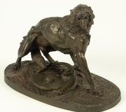 Скульптура "Волк в ловушке".