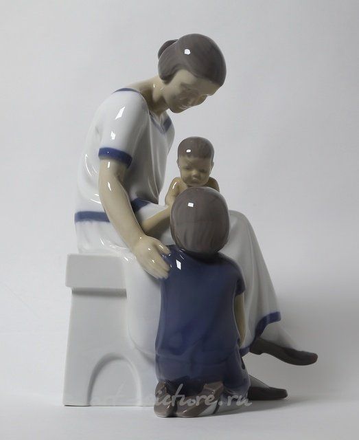 Мама с двумя детьми.Дания, г. Копенгаген, Bing & Grondahl