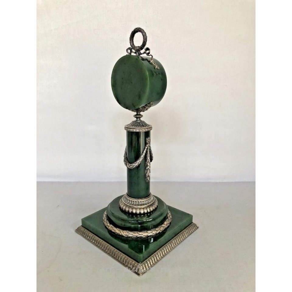 Русское серебро , Русские часы в императорском стиле из нефрита с серебряным покрытием