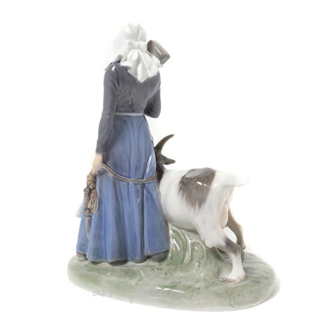 Девушка с козами Royal Copenhagen