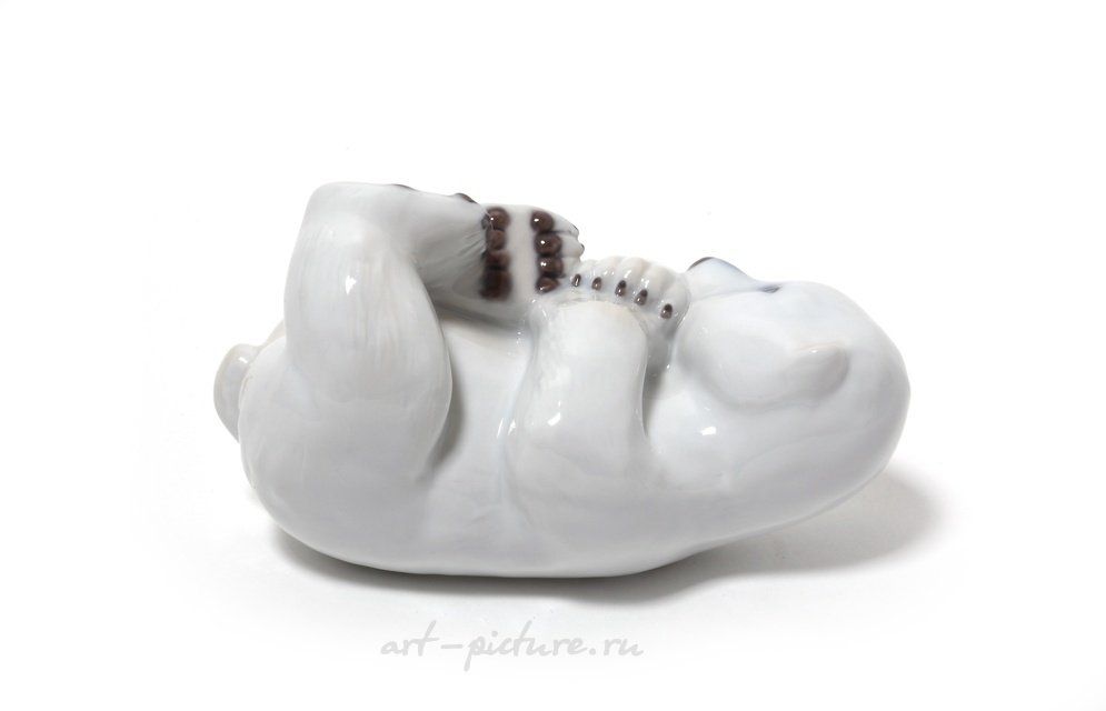 Белый полярный медвежонок. Дания, г. Копенгаген, Bing & Grondahl