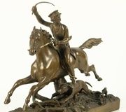 Скульптура "Прыгающий охотник"