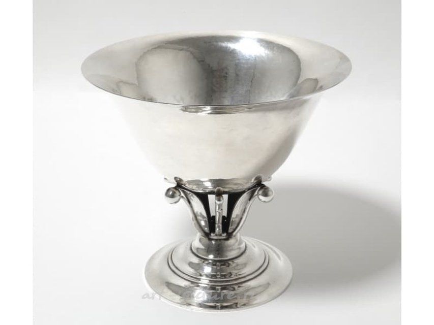 Серебряная ваза. Дания Johan Rohde by Georg Jensen. Модель - 17B