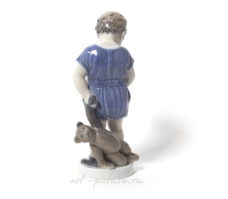 Мальчик с мишкой. Дания, г. Копенгаген, Royal Copenhagen