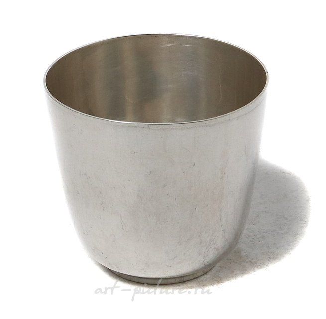 The translation of "Cеребряный стакан Болин" into English is "Silver Cup Bolin."