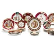 Набор фарфоровых кабинетных тарелок в стиле Королевской Вены, 42 шт.