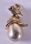 Серебряное яичко-подвеска с орлом, сидящим на зажиме шлема...