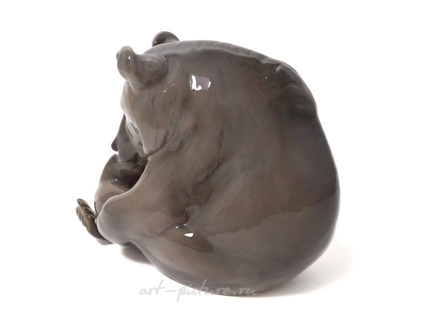 Бурый медведь сосущий лапу. Дания, г. Копенгаген, Royal Copenhagen, 1923 г.