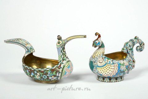 Русское серебро, Лот из двух серебряных ковшей 84 и 88 золотников с эмалью в технике клоизонне