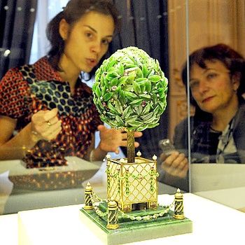 Почему именно яйца?