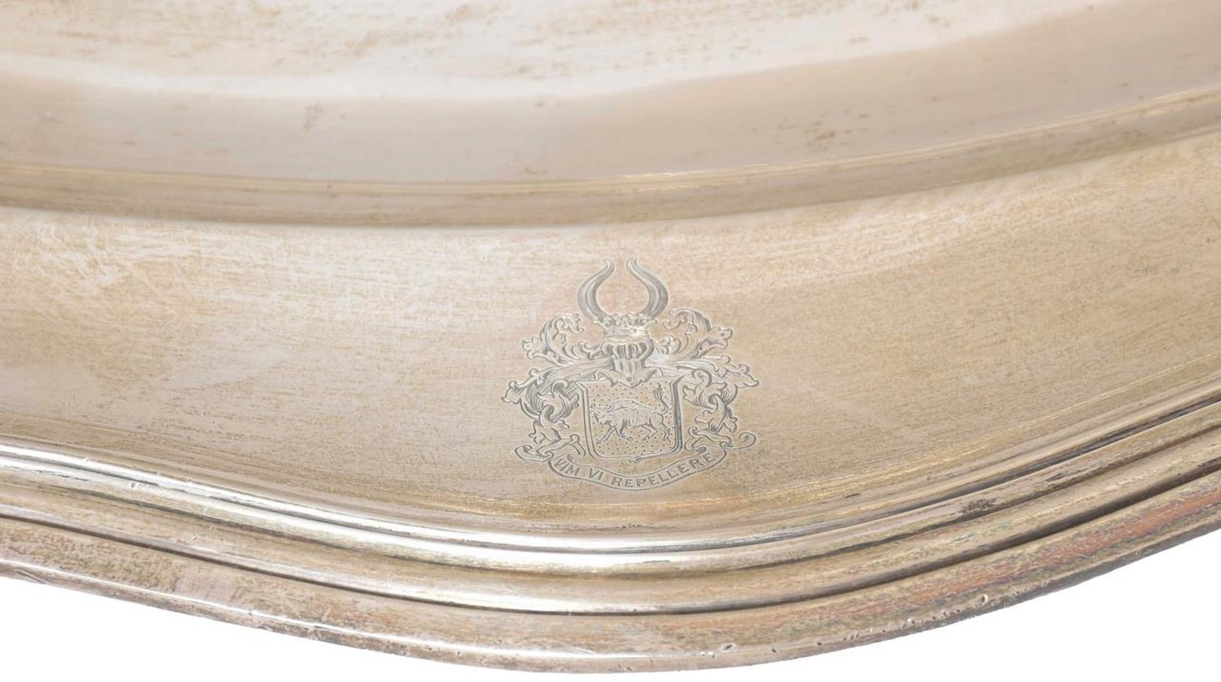 Русское серебро , Набор серебряной посуды с гербом русской дворянской семьи...