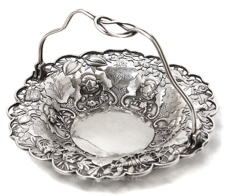 Ваза с перекидной ручкой, Китай, 136 гр, 950 пр, высота по край 3 см, диаметр чаши 14 см, высота по поднятую ручку 10 см