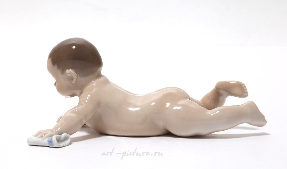 Ползающий ребенок. Дания, г. Копенгаген, Royal Copenhagen