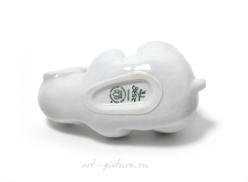 Белый полярный медвежонок. Дания, г. Копенгаген, Bing & Grondahl