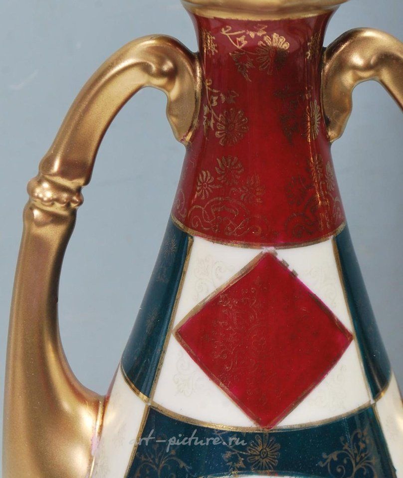 Royal Vienna , Золоченые мраморные вазы Royal Vienna 20-го века с полихромными сценами