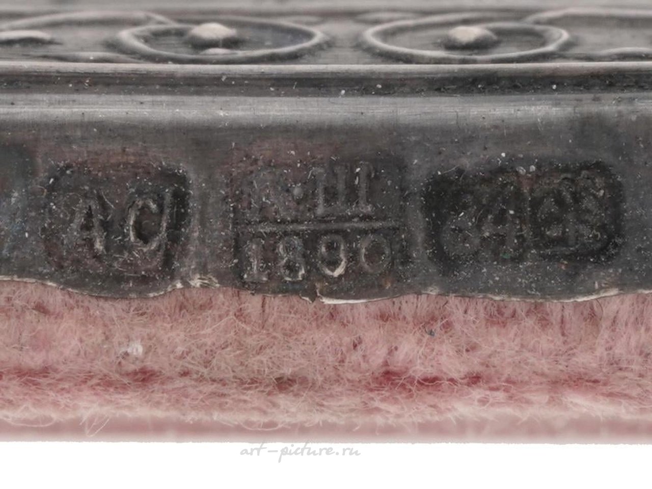 Русское серебро , Серебряная окладная икона Святой Троицы в русском стиле