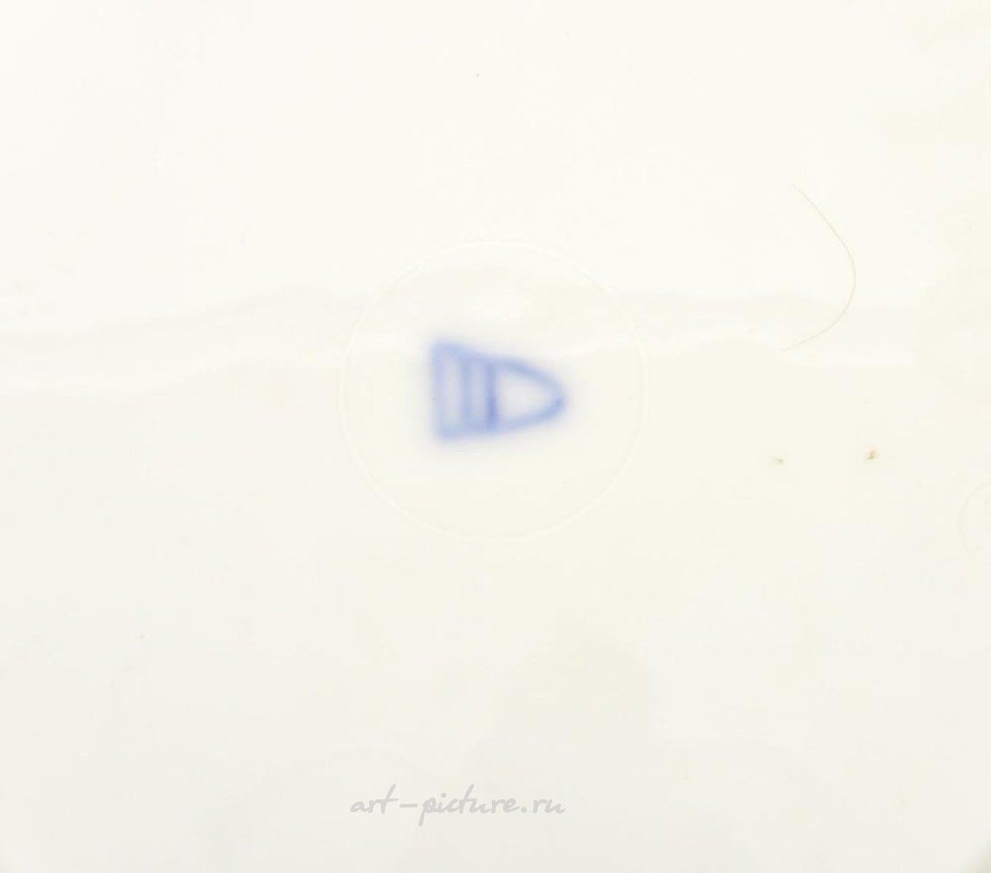 Royal Vienna , Портретная тарелка королевской Вены с изображением женщины с розой в волосах