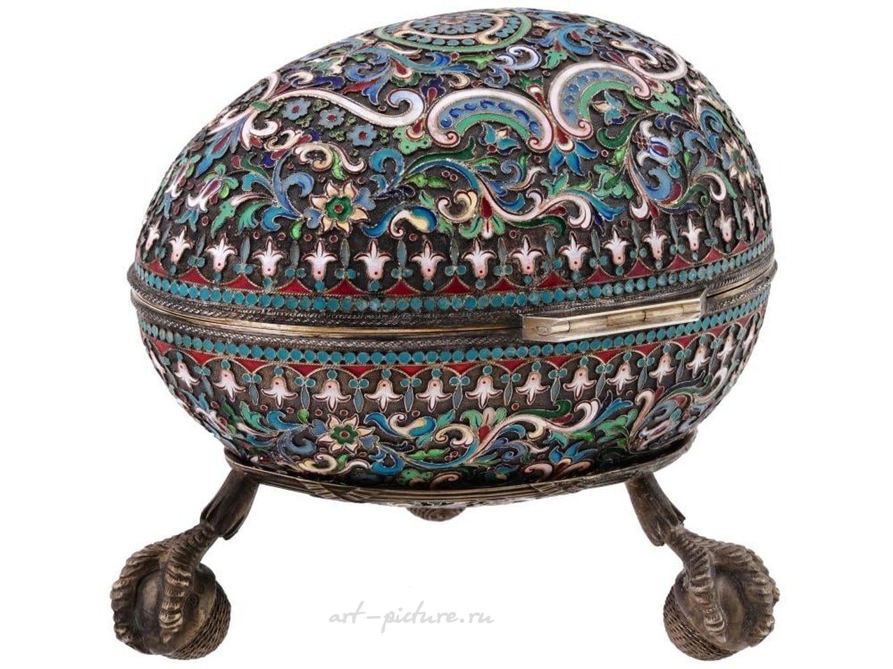 Русское серебро , Большая шкатулка в виде яйца из русского позолоченного серебра с откидной крышкой.