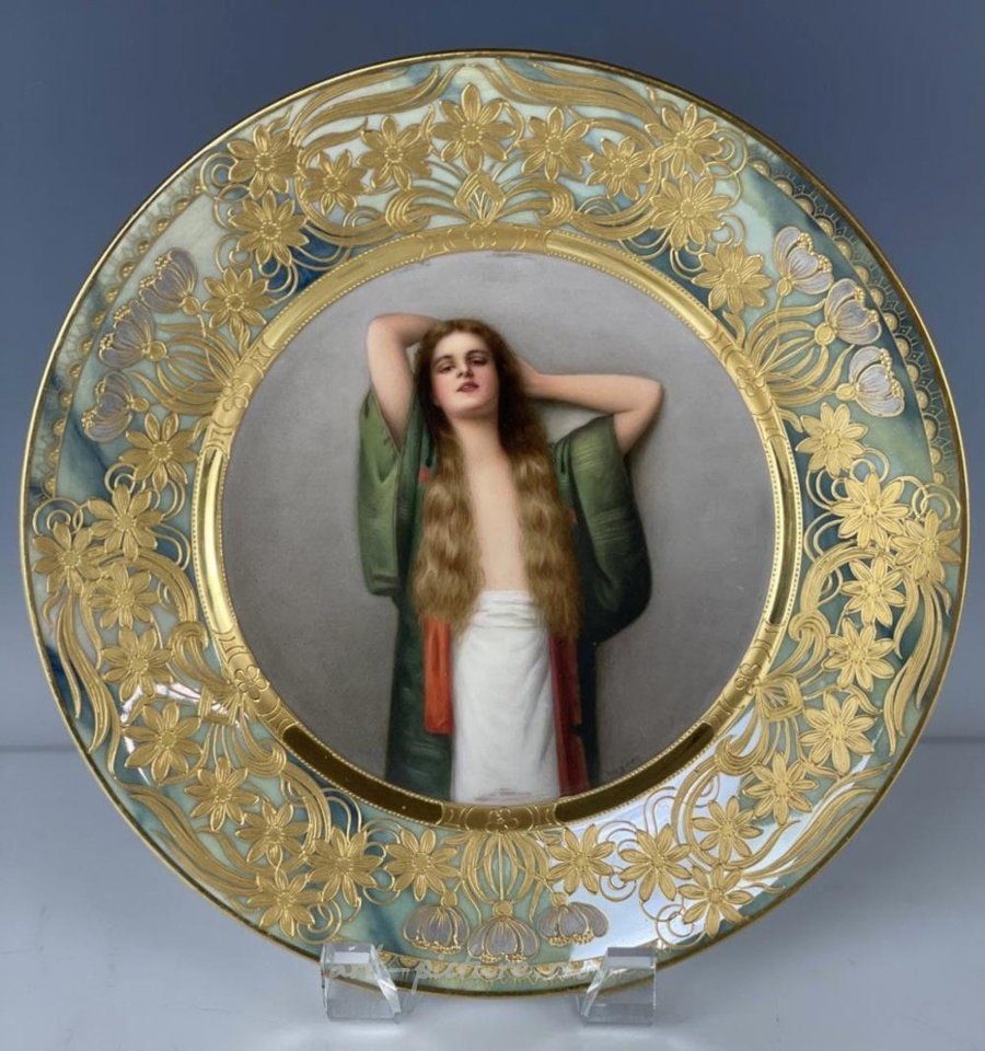 Royal Vienna , Фарфоровая тарелка "Royal Vienna" с подписью Вагнера, около 1900 года, хорошее состояние, оценка $1.200-1.500.
