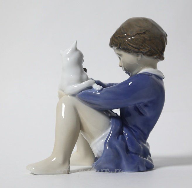 Девочка с кошкой. Дания, г. Копенгаген, Royal Copenhagen