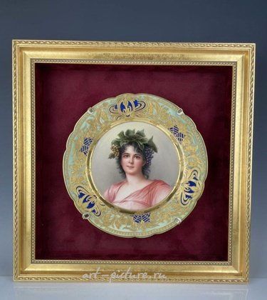 Royal Vienna,  {obj.name}}