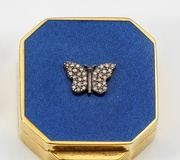 Маленькая коробочка для таблеток