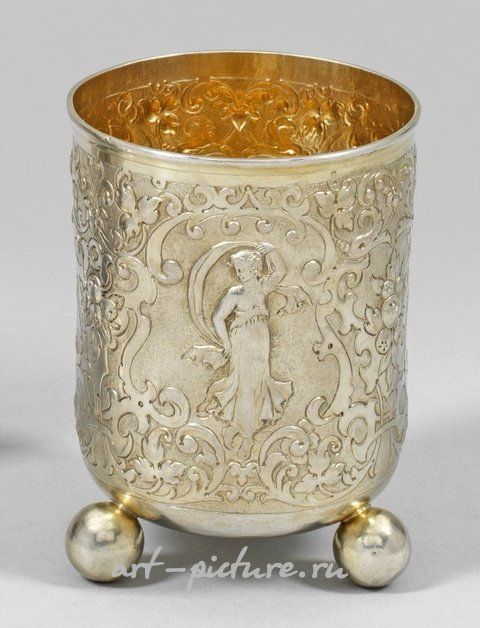 Большой немецкий исторический стильный серебряный кубок с позолотой