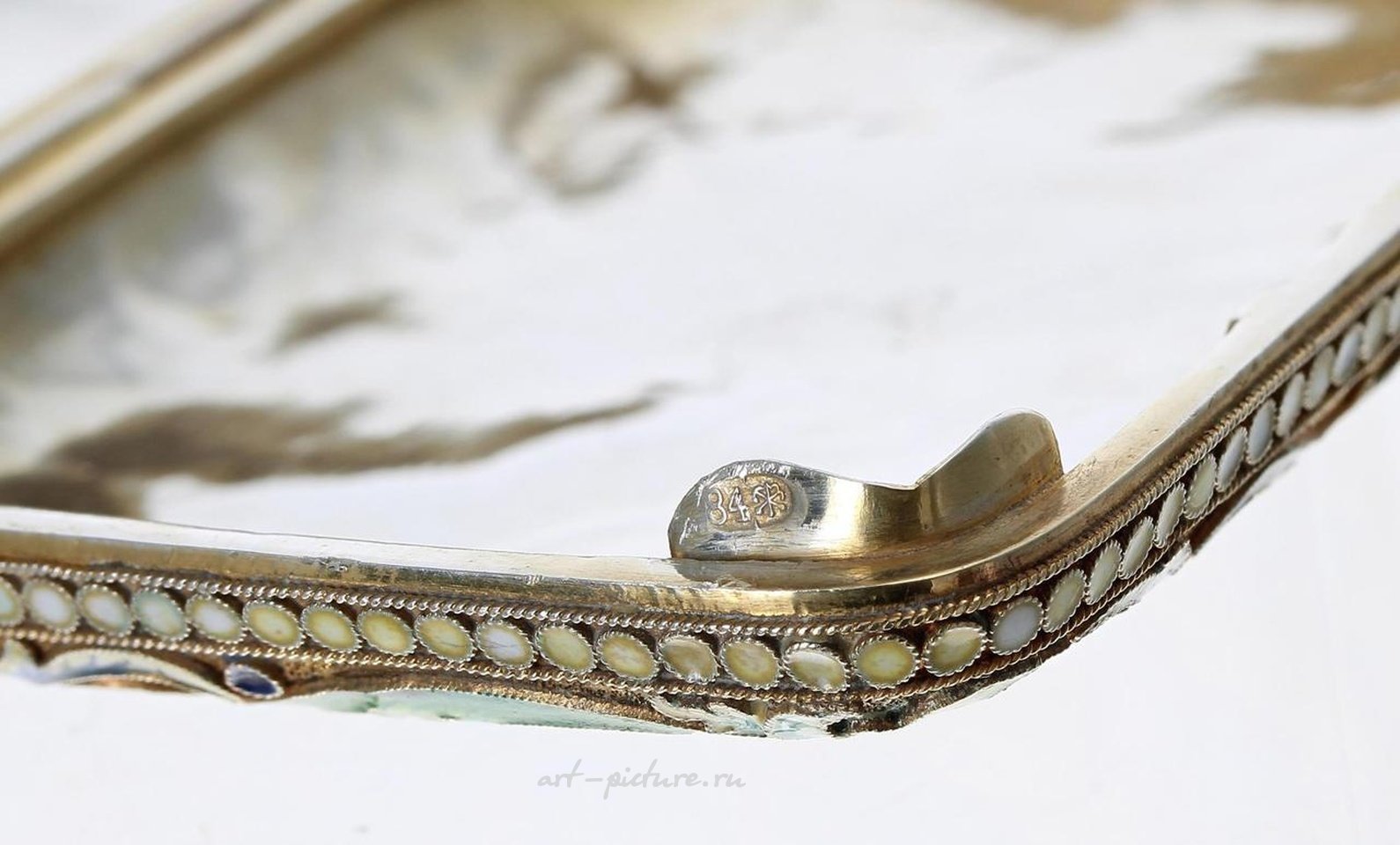 Русское серебро , Привлекательный русский серебряный и позолоченный сигаретный футляр