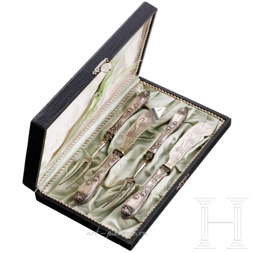 Русское серебро , Четыре столовых прибора в стиле модерн в футляре