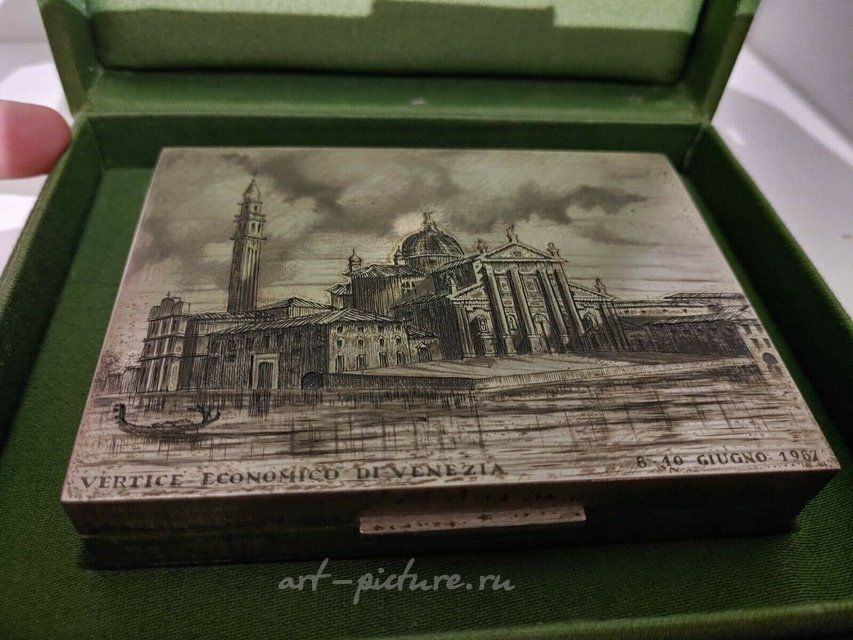 The Buccellati box is a state gift at the 13th G7 summit for Margaret Thatcher.