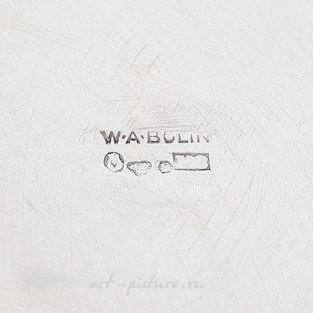 The translation of "Cеребряный стакан Болин" into English is "Silver Cup Bolin."