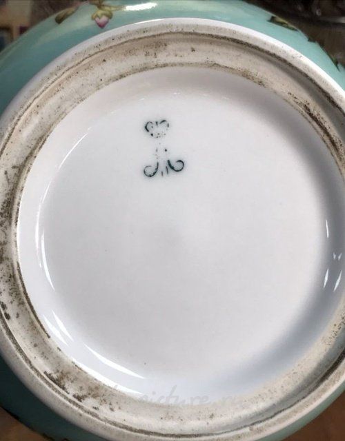 Ваза производства Императорского фарфорового завода Санкт-Петербург, период правления Александра II (1860-1870 гг.).