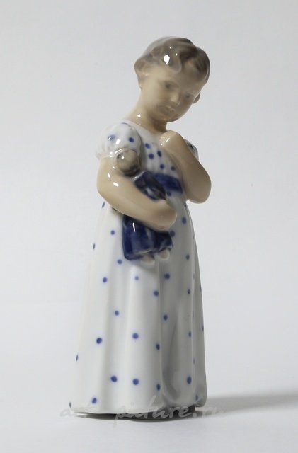 Девочка с куклой. Дания, г. Копенгаген, Royal Copenhagen