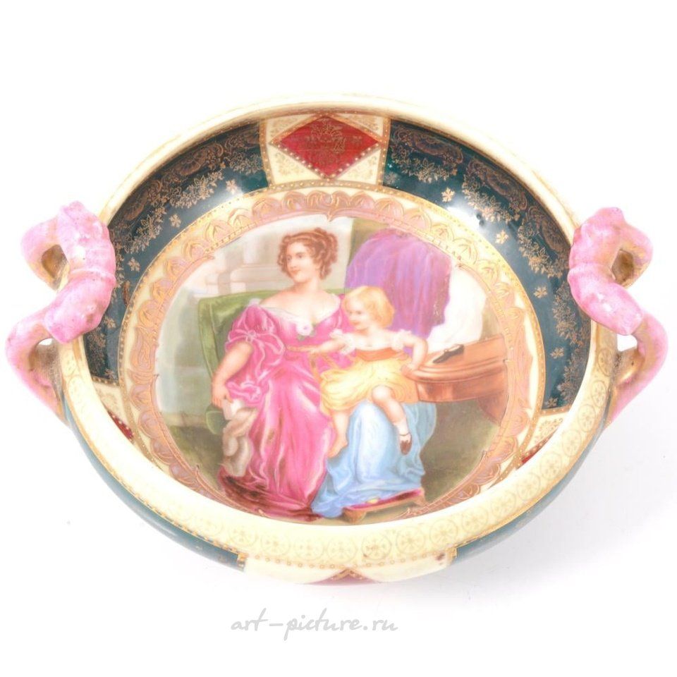Royal Vienna , Чаша Королевской Вены с изображением матери с ребенком и позолоченными контурами
